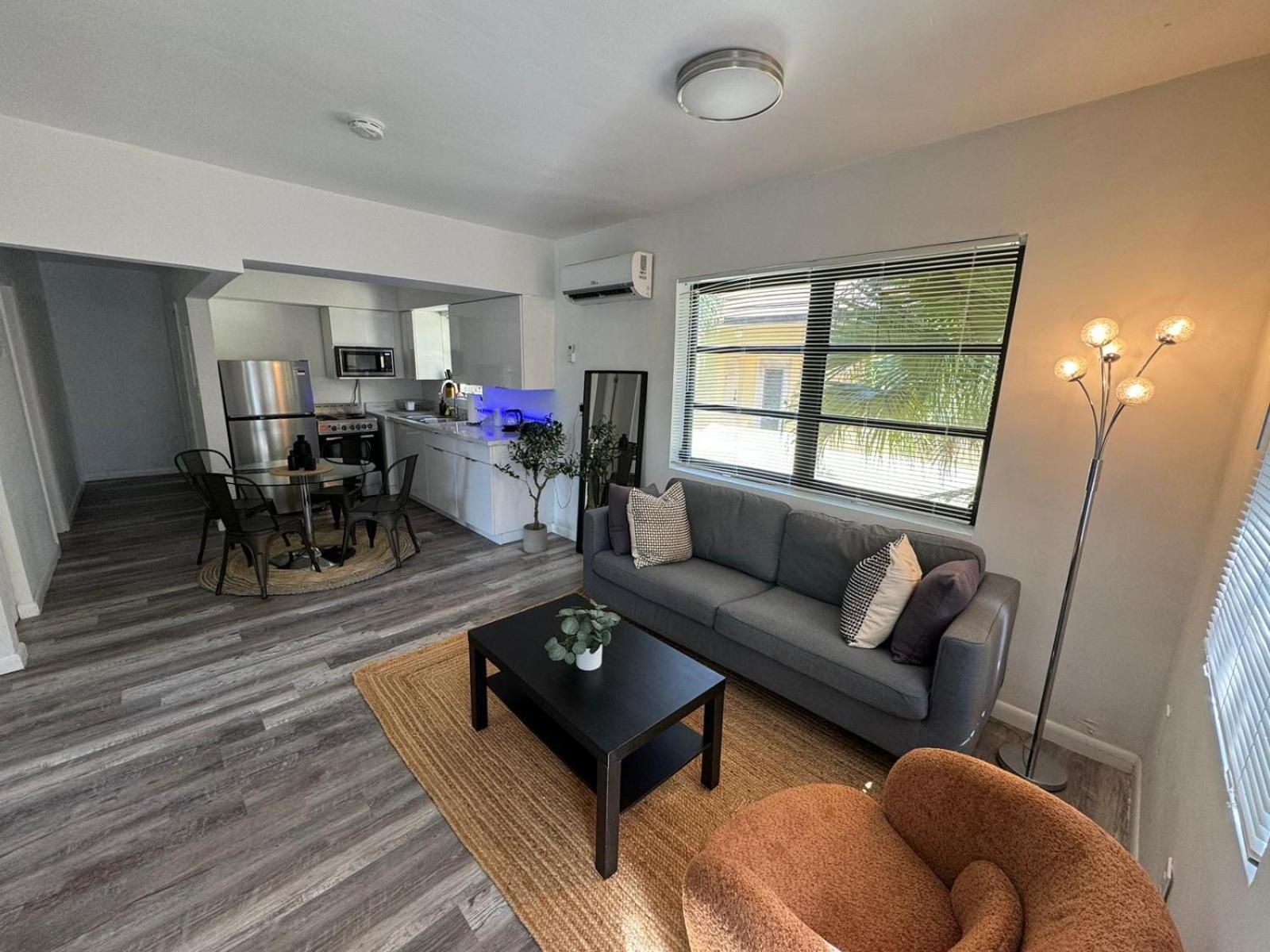 Fully Equipped Apartments With Parking Near Cocowalk Miami Exterior foto