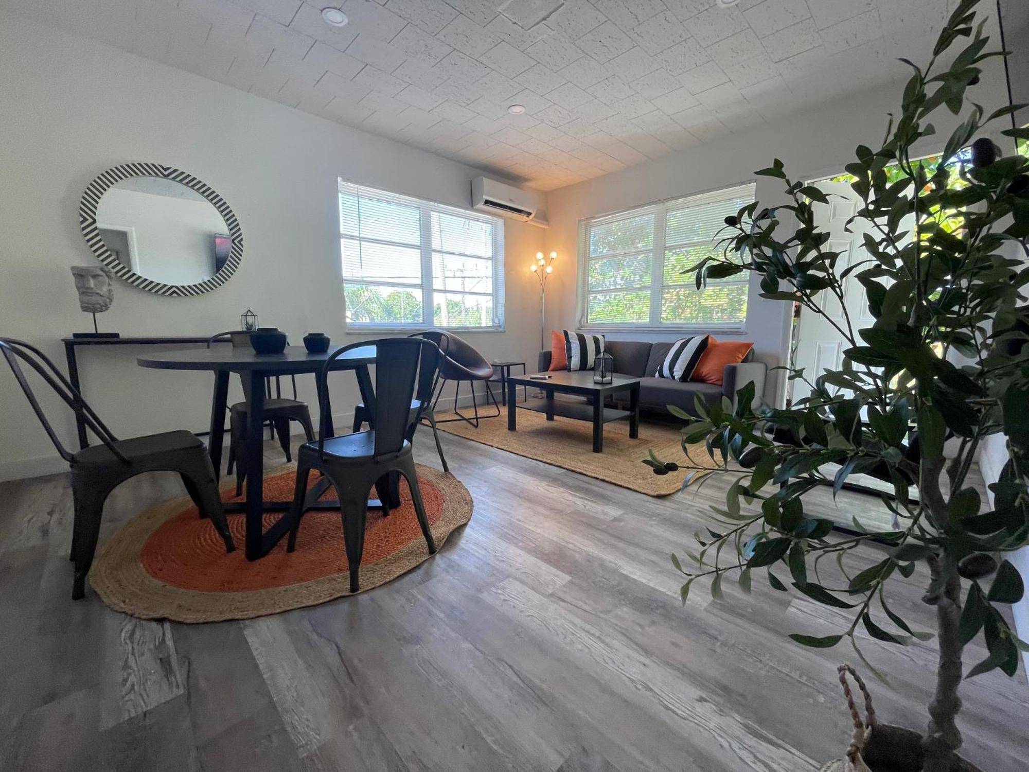 Fully Equipped Apartments With Parking Near Cocowalk Miami Exterior foto